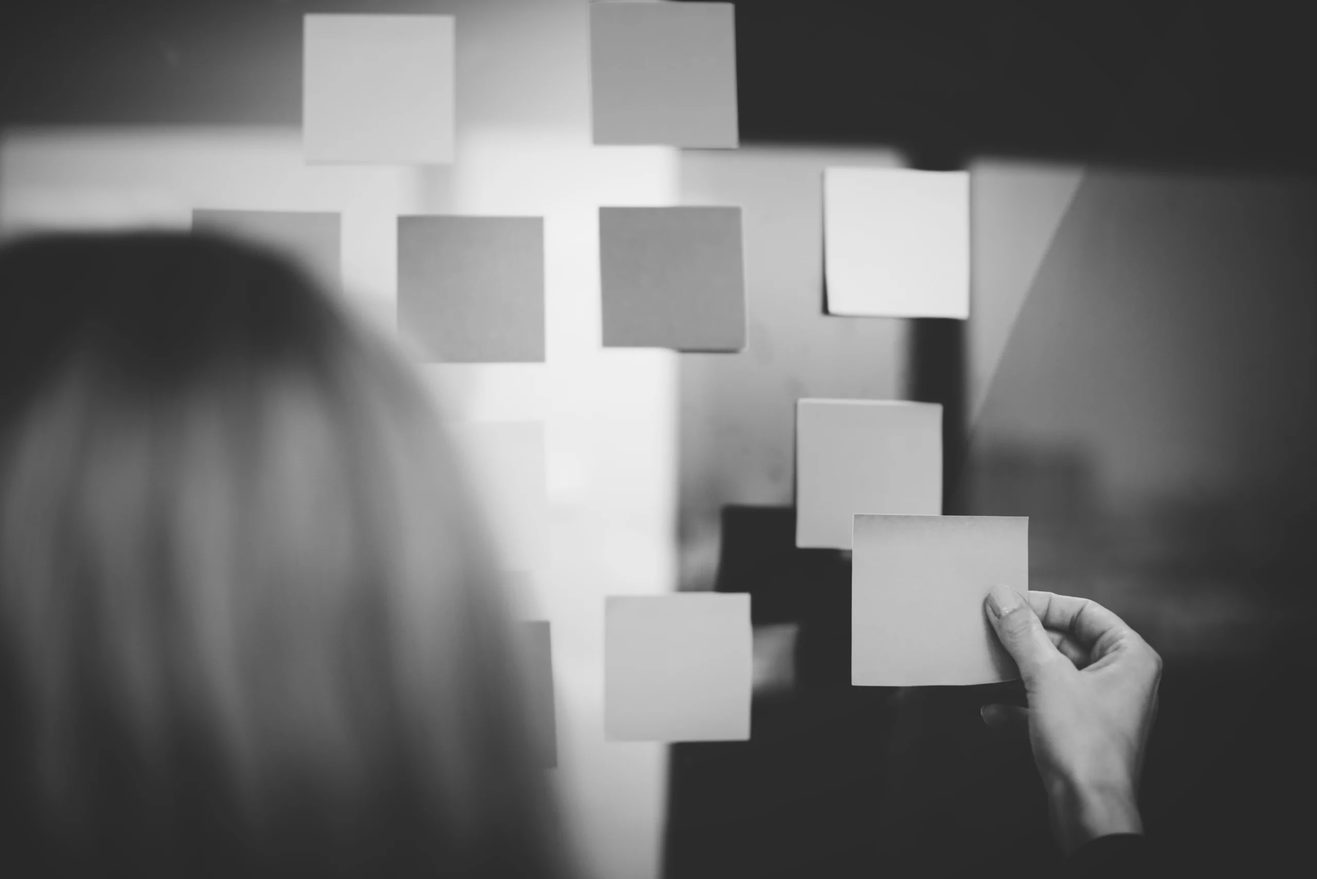 séance de travail avec la méthode Agile et des post it séance de travail avec la méthode Agile et des post it