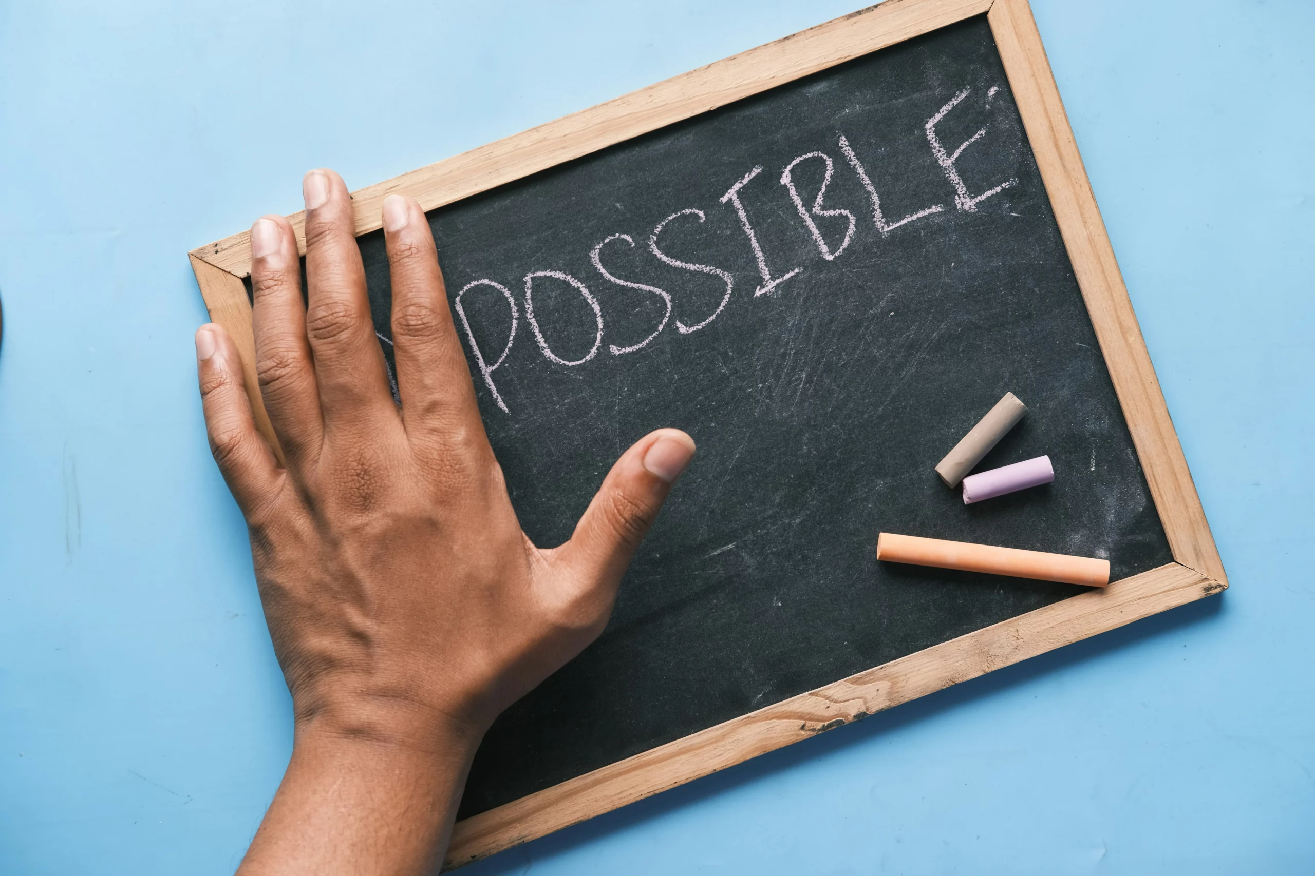 initiation-informatique -7 a-77-ans une ardoise avec l'inscription Possible